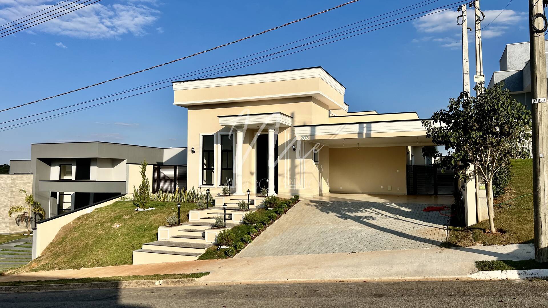 Casa de Condomínio à venda com 3 quartos, 240m² - Foto 2