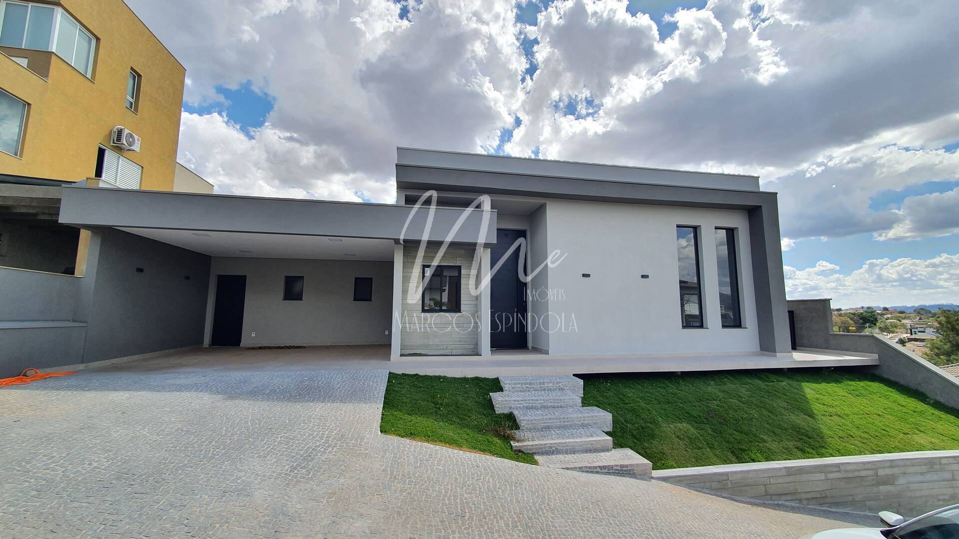 Casa de Condomínio à venda com 3 quartos, 223m² - Foto 1