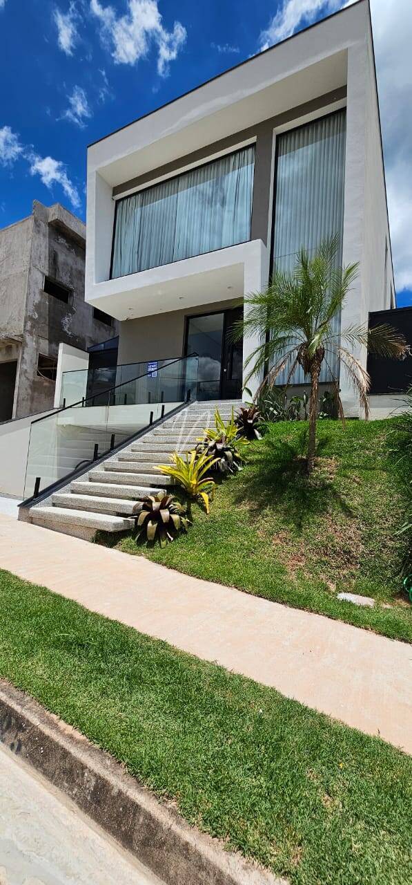Casa de Condomínio à venda com 4 quartos, 268m² - Foto 1
